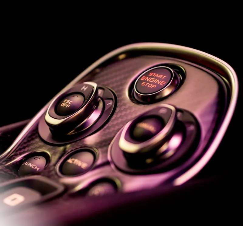 Marquage industriel sur pièces automobiles et éléments de tableau de bord